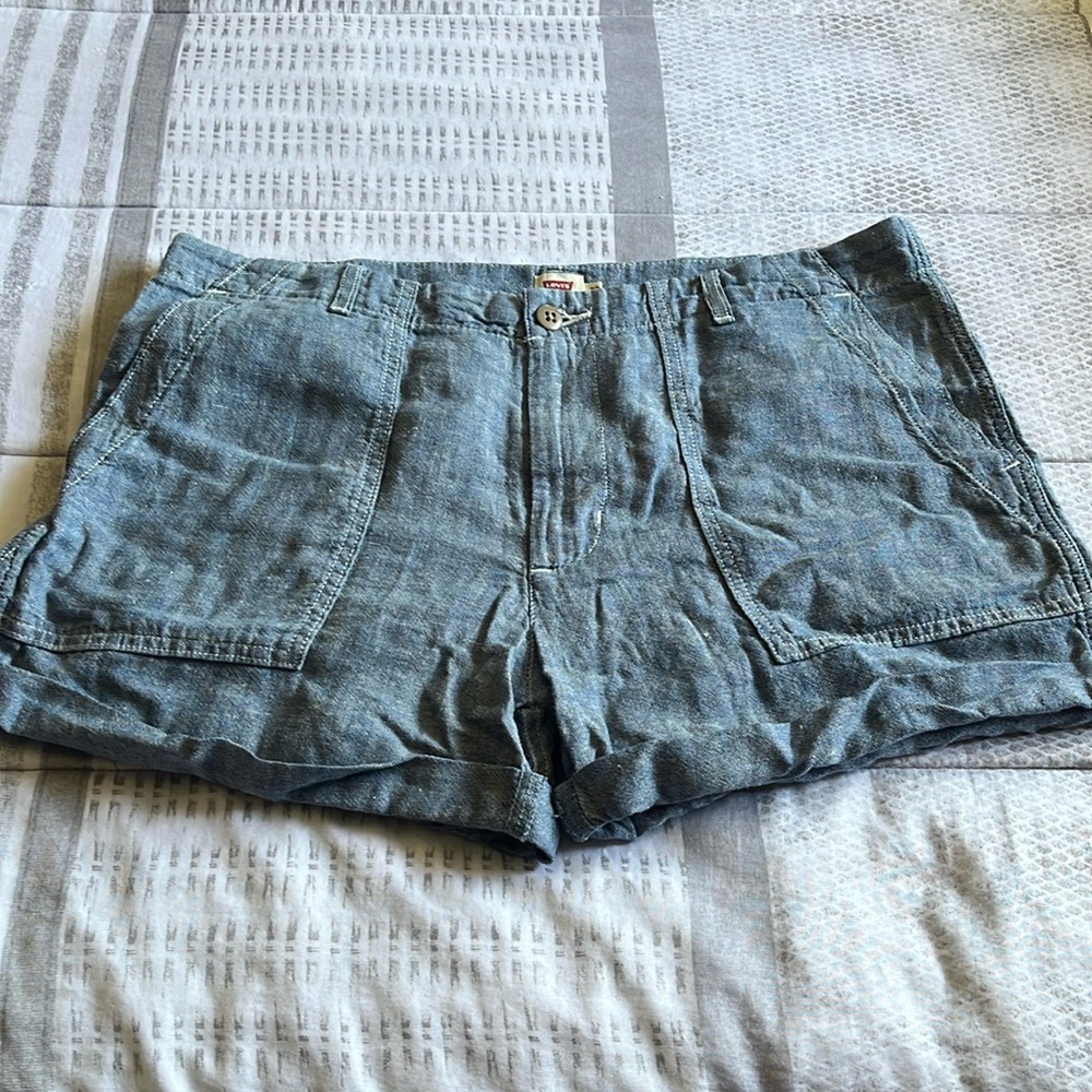 Women’s Levi’s Shorts